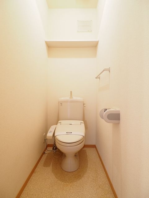 トイレ　温水洗浄機能付き