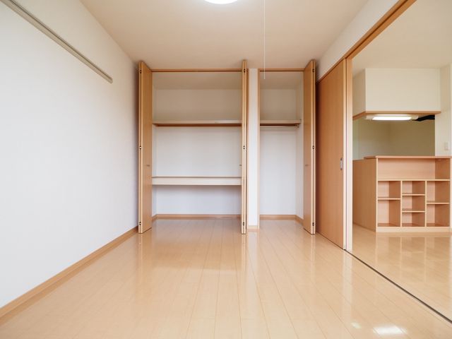 その他　６帖南側洋室・収納