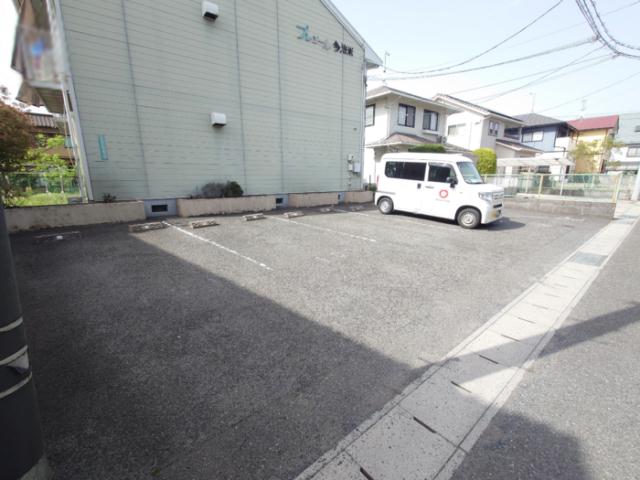駐車場　駐車場
