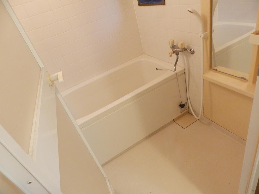バス・シャワールーム　まだまだ綺麗です