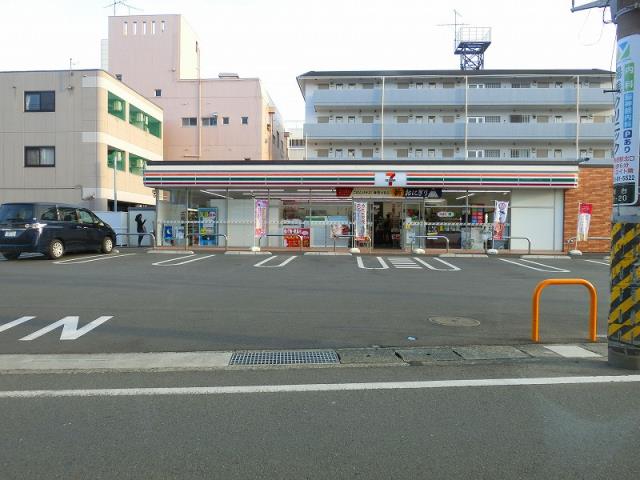 コンビニ　セブン－イレブン伊勢原桜台１丁目店（コンビニ）まで572m