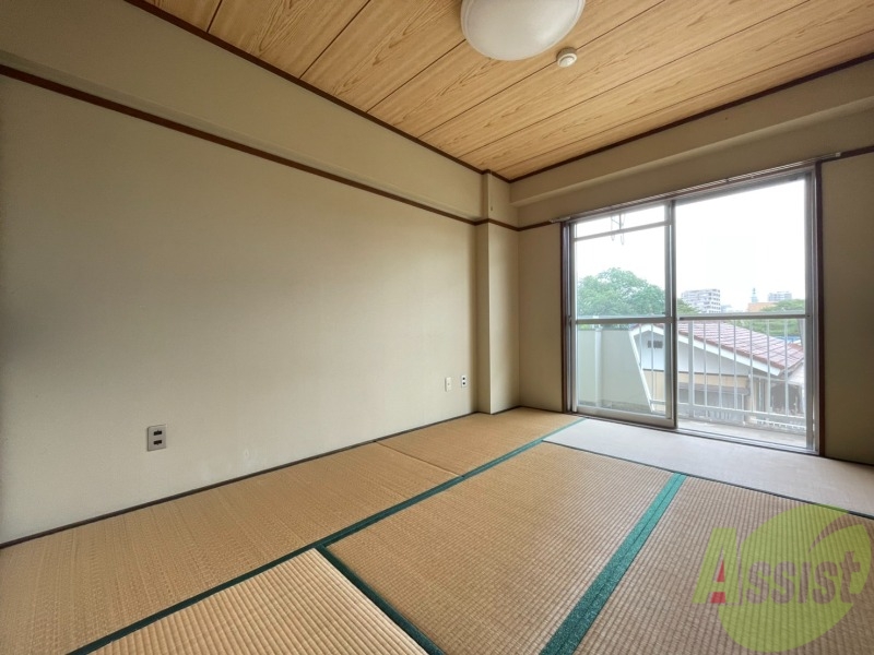 その他部屋・スペース　６畳の和室です。こちらを寝室にご利用ください