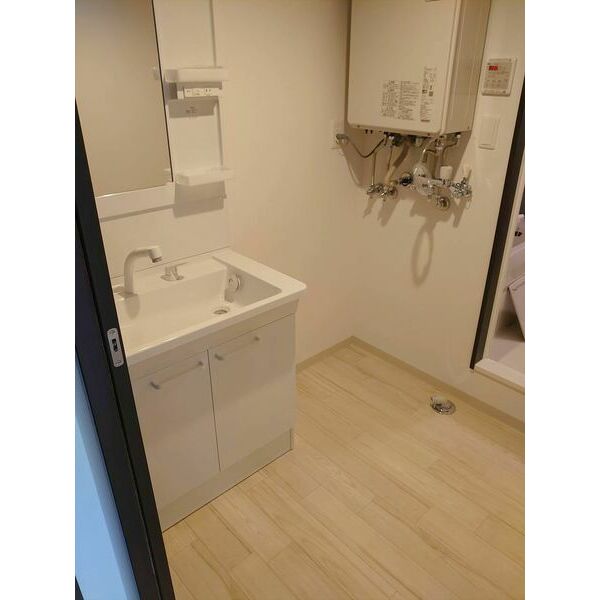 洗面設備　シャワードレッサー付きです！