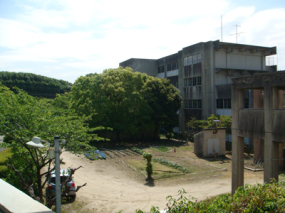 【ローレルハイツ千里3号棟の小学校】