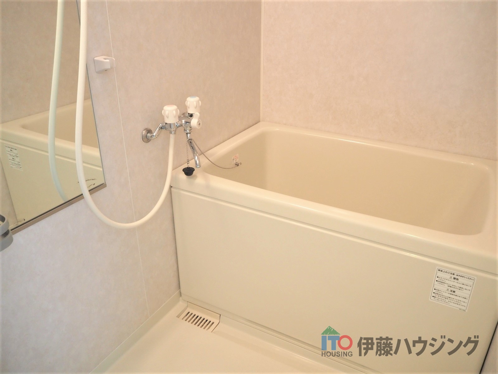 バス・シャワールーム　同間取りの別部屋の写真となります