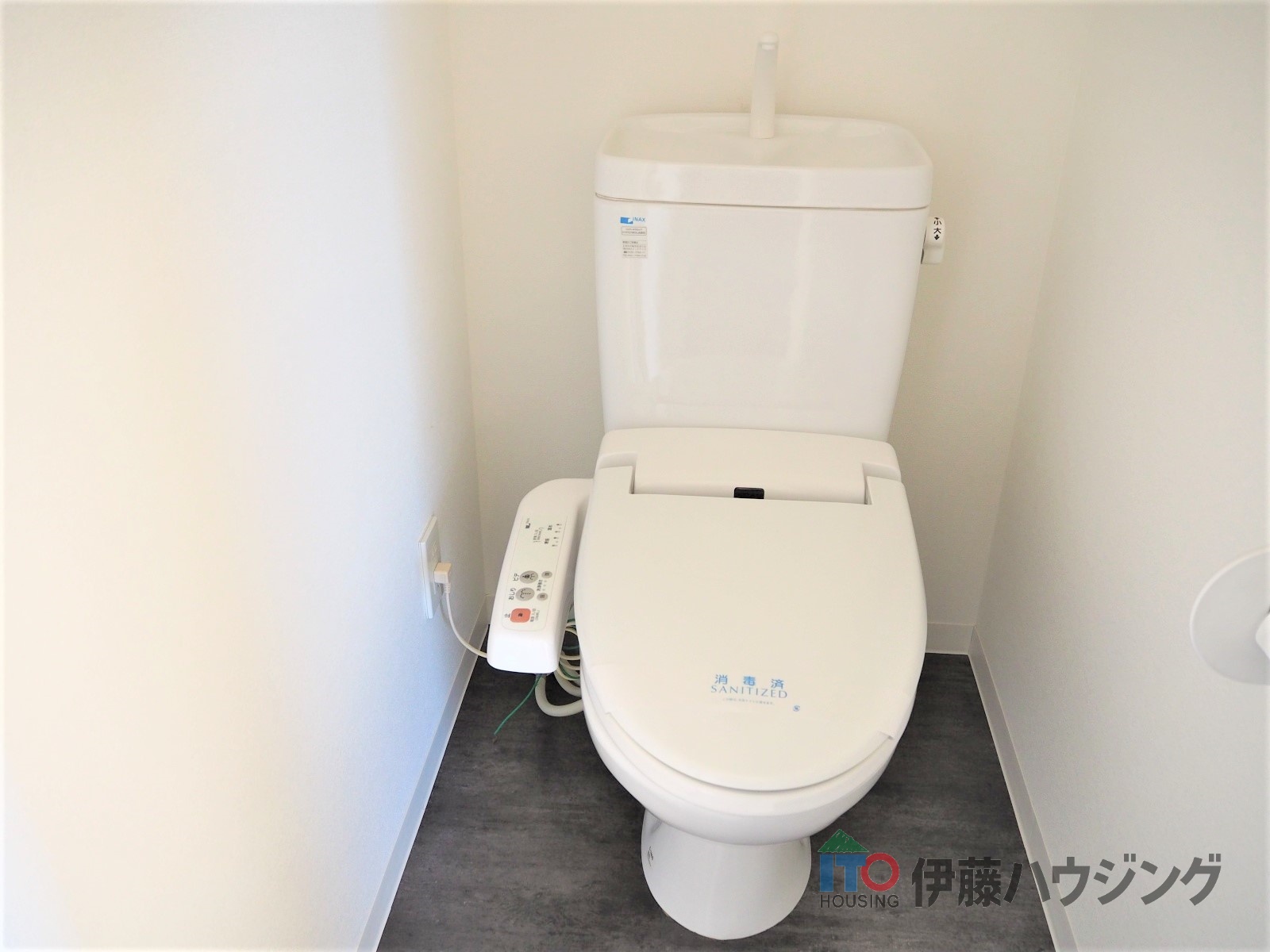 トイレ　同間取りの別部屋の写真となります