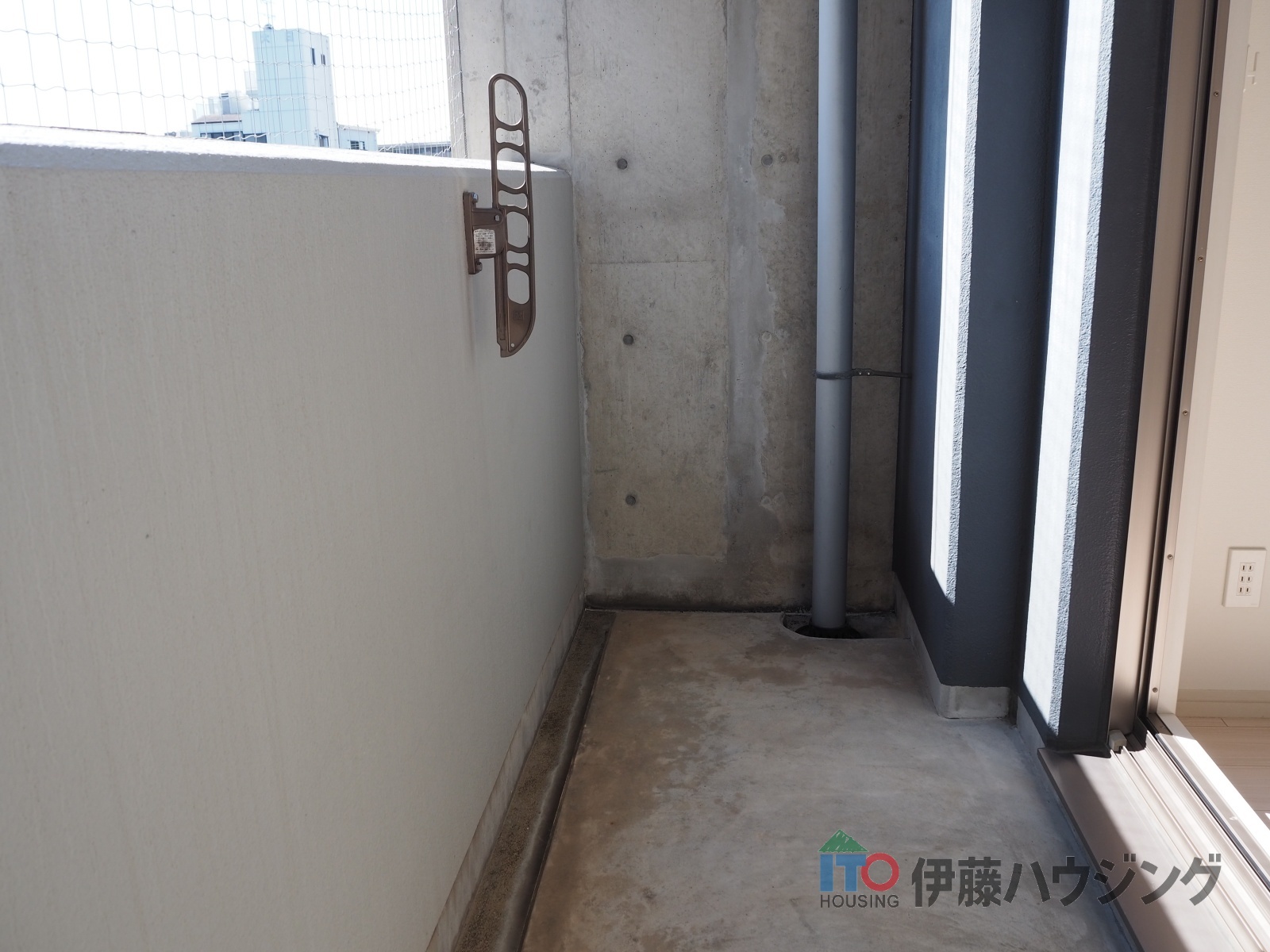 バルコニー　同間取りの別部屋の写真となります
