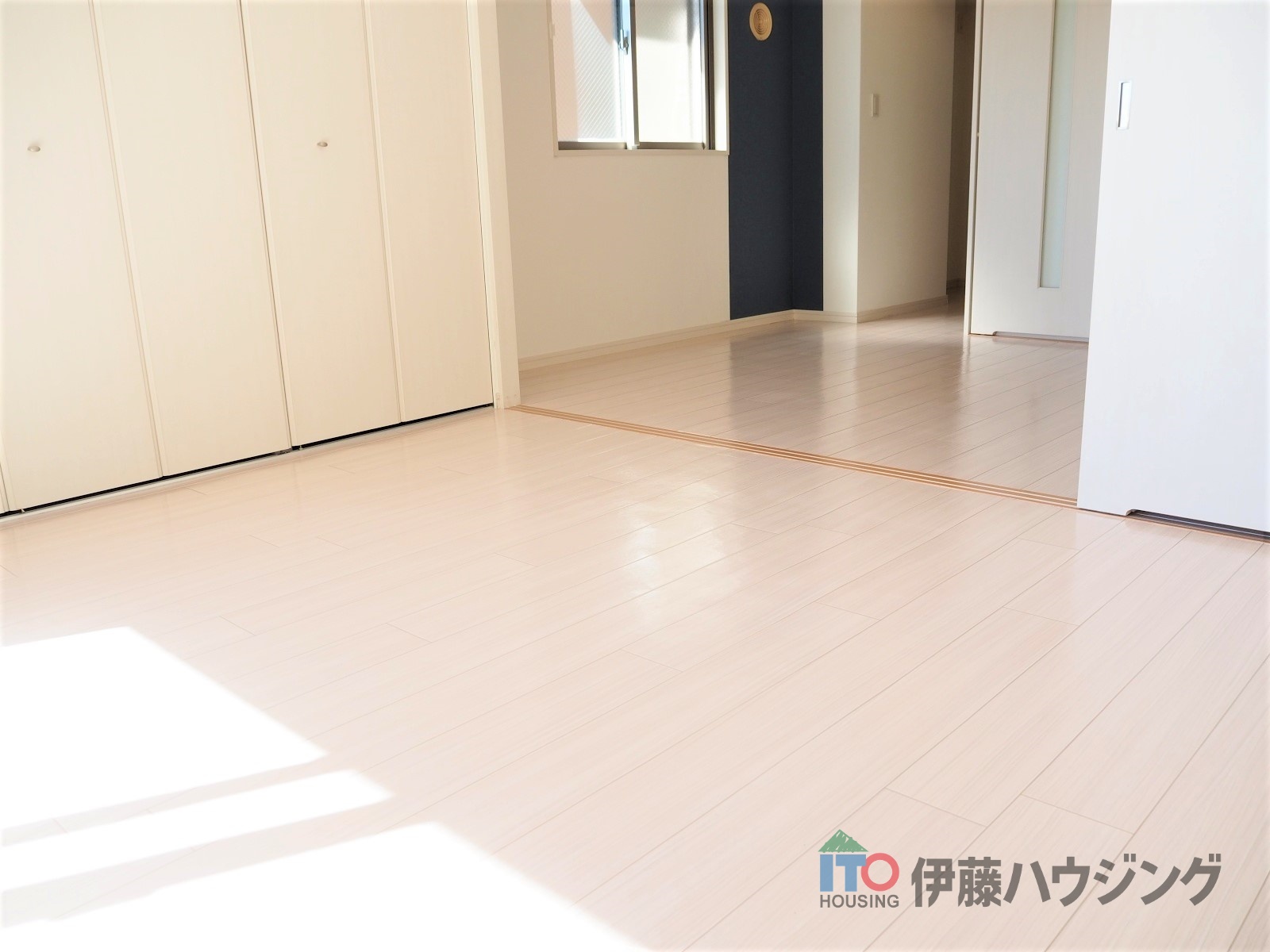 居室・リビング　同間取りの別部屋の写真となります