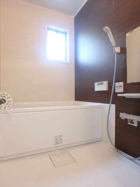 バス・シャワールーム　●追い炊き完備のバスルーム。