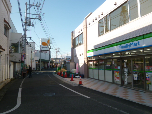 コンビニ　ファミリーマート稲城長沼駅前店（コンビニ）まで230m