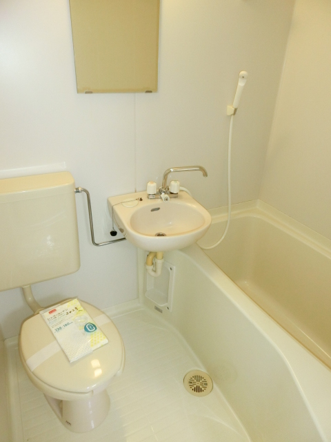 バス・シャワールーム　清潔感のあるバスルーム。