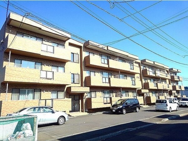 札幌市白石区菊水元町一条のマンションの建物外観