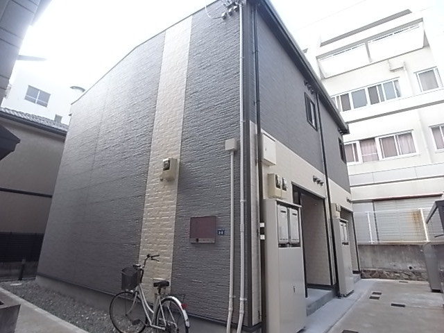 神戸市灘区神ノ木通のアパートの建物外観