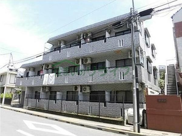 【練馬区小竹町のマンションの建物外観】