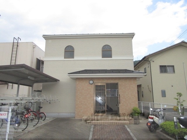丹波篠山市大沢新のアパートの建物外観