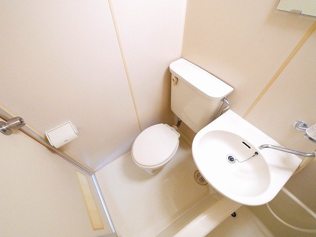 トイレ　清潔感のあるトイレです
