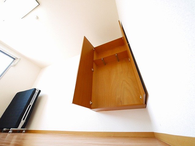 収納　ハンガーパイプ付きの収納です