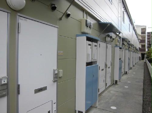 玄関　備品や設備仕様は号室等により異なります現地をご確認下さい。