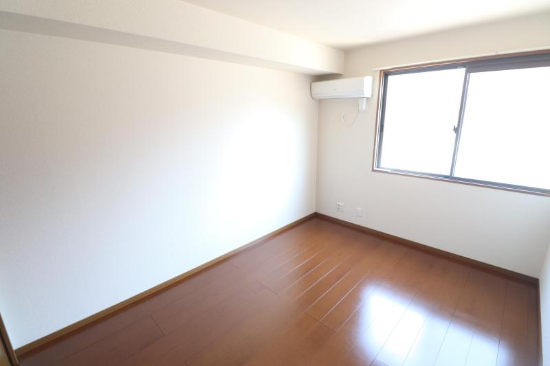 その他　洋室6帖のエアコン