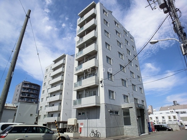 札幌市豊平区中の島一条のマンションの建物外観