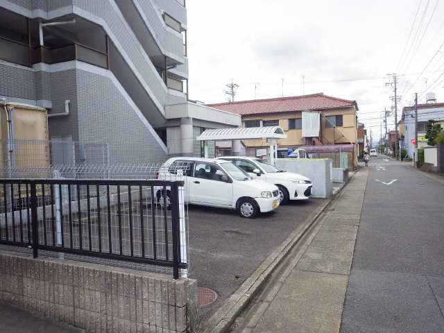 【メゾン桜の駐車場】