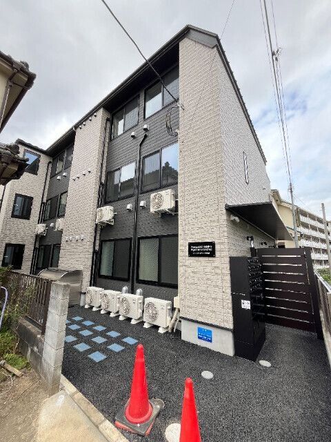 【東村山市諏訪町のアパートの建物外観】