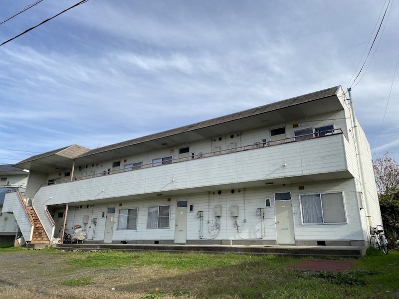 東御市田中のアパートの建物外観