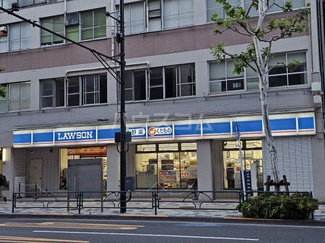 コンビニ　ローソン 新宿御苑駅前店（コンビニ）まで361m