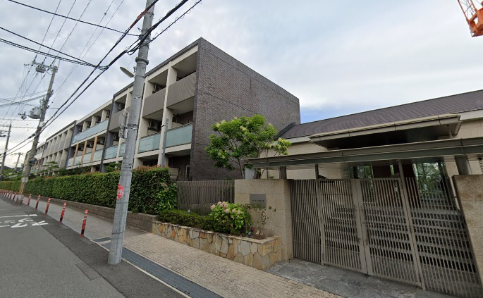 【豊中市東寺内町のマンションの建物外観】