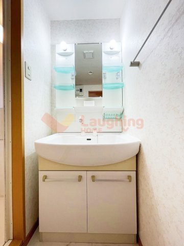 洗面設備　スペースが確保できる洗面所です