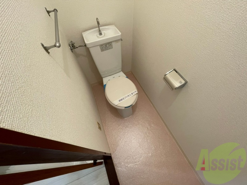 トイレ　こちらはトイレです。清潔感があり、安心して使用できます。