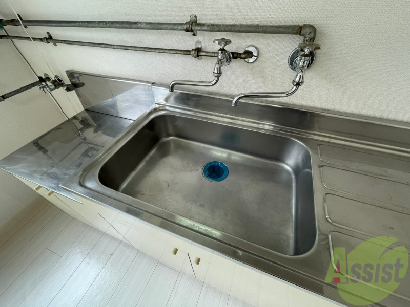 洗面設備　キッチンのシンクはピカピカで掃除意欲が湧いてきそう！