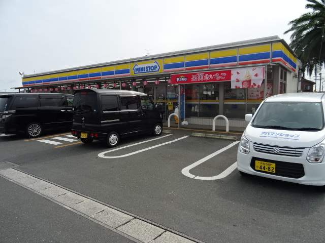 コンビニ　ミニストップ（コンビニ）まで906m