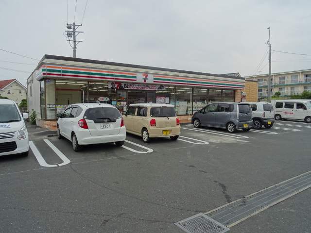 コンビニ　セブンイレブン（コンビニ）まで1123m