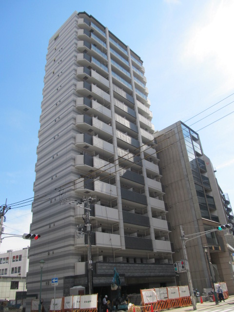 【プレサンスみなと元町駅前の建物外観】