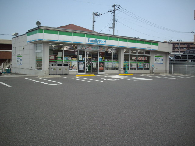 コンビニ　ファミリーマート新居浜坂井町店（コンビニ）まで36m