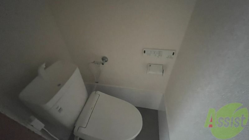 トイレ　トイレです。ウォシュレット機能付きで安心ですね。