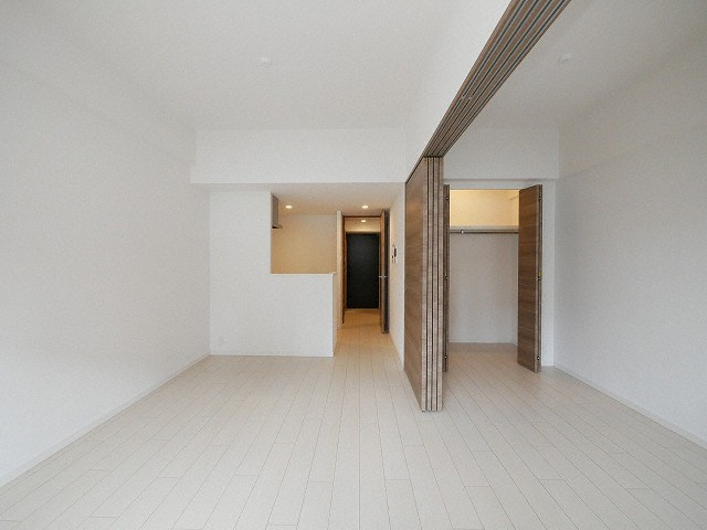 居室・リビング　類似別物件の写真です