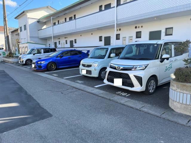 【郡山市字山崎のマンションの駐車場】