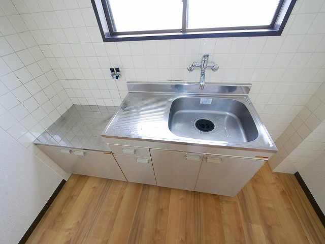 キッチン　コンパクトなキッチンで掃除もラクラク