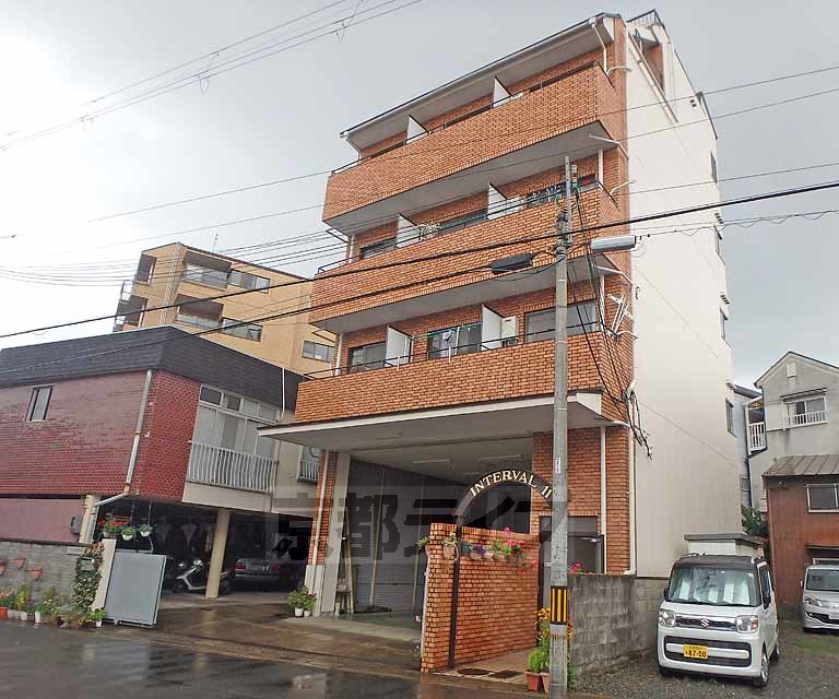 京都市左京区一乗寺東閉川原町のマンションの建物外観