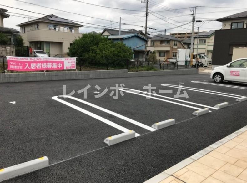 【松戸市胡録台のアパートの駐車場】