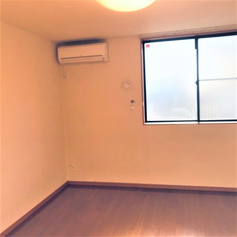 その他設備　白基調の落ち着いた室内