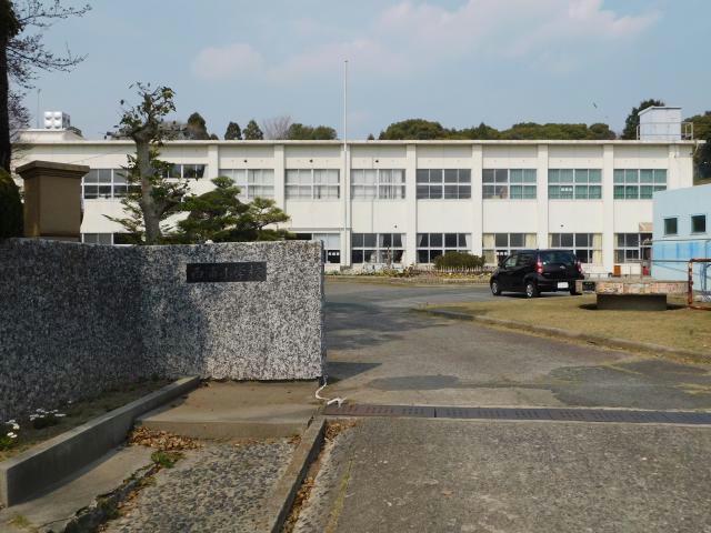 小学校　蒲郡市立西浦小学校（小学校）まで199m