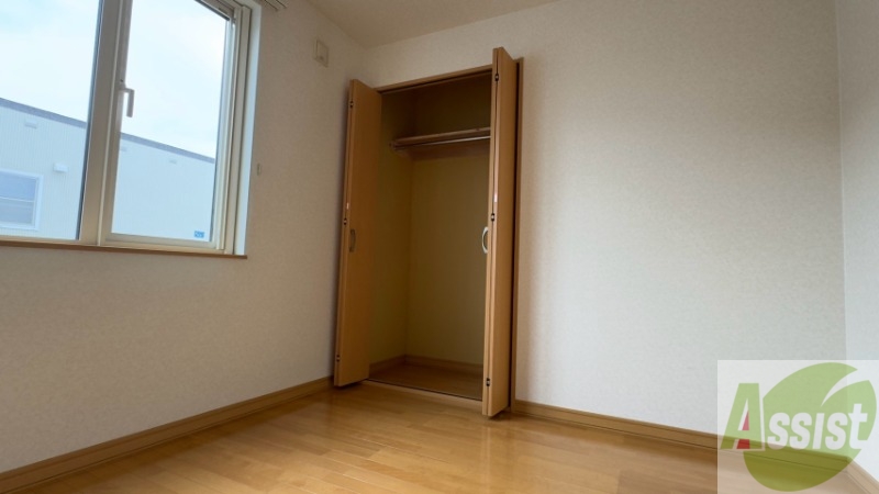 収納　寝室の収納です。部屋がすっきり片付きます。