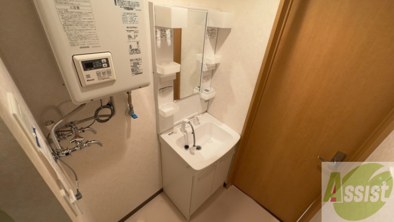 洗面設備　シャンプードレッサー。身支度はここでばっちりですね。