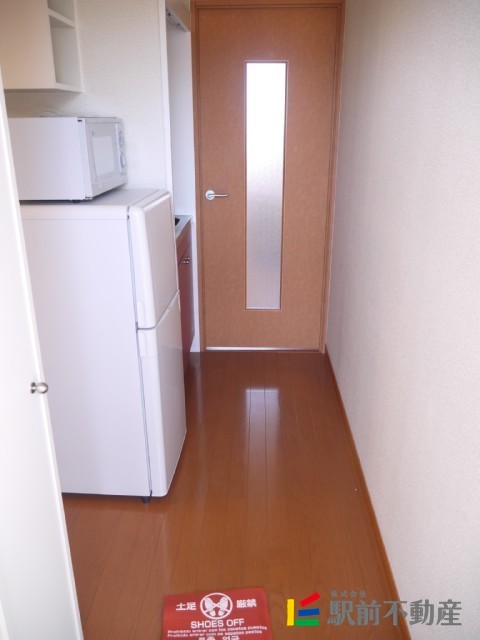 レオパレスFの玄関写真