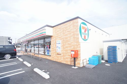 コンビニ　セブンイレブン筑西川島店（コンビニ）まで737m