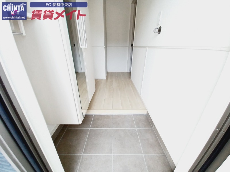 玄関　別部屋同型タイプです。