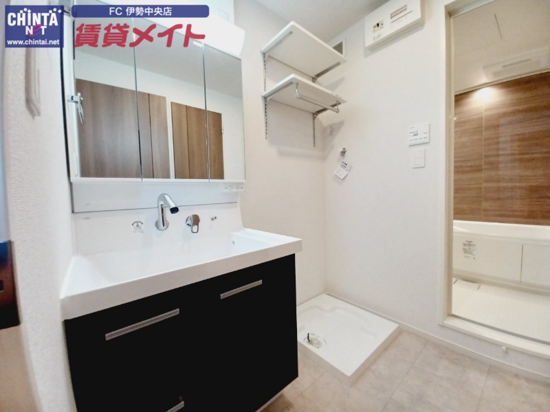 洗面設備　別部屋同型タイプです。